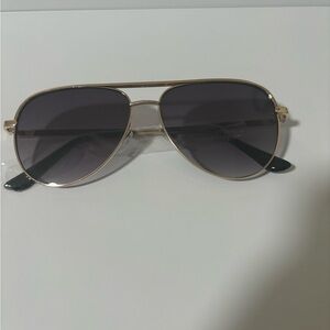 Gold Frame Aviator Sunglasses